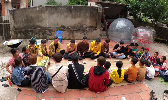Dàn 'khách sang' gây chú ý