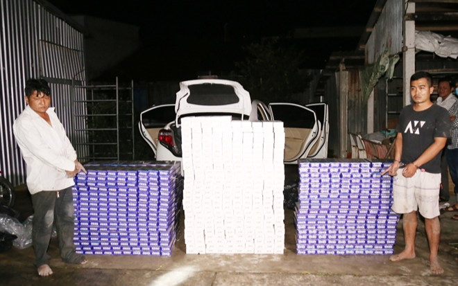Bắt quả tang vụ vận chuyển hơn 10.000 bao thuốc lá lậu Ảnh 2