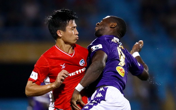 HLV Chu Đình Nghiêm bức xúc vì Bùi Tiến Dũng không bị đuổi khỏi sân Ảnh 2