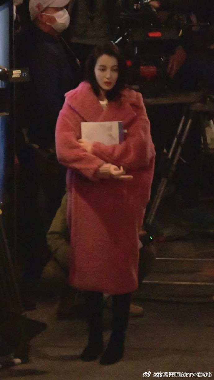 Địch Lệ Nhiệt Ba ngoài đời có đẹp như trên màn ảnh nhỏ trong loạt ảnh hậu trường? Ảnh 5