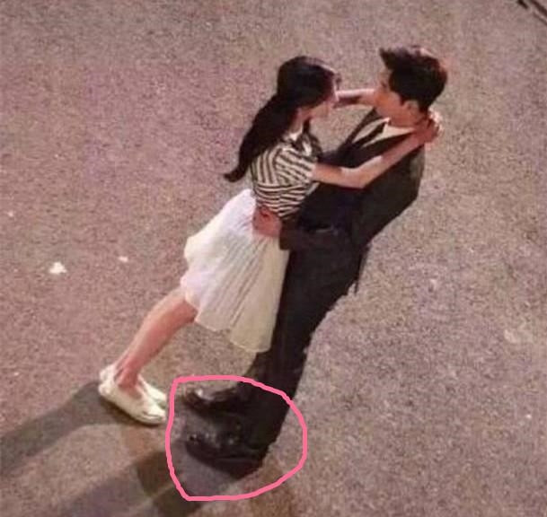 Dương Dương từng gây tranh cãi về chiều cao khi anh phải dùng giày đế độn để quay cảnh diễn với Trịnh Sảng - nữ diễn viên cao 1m68