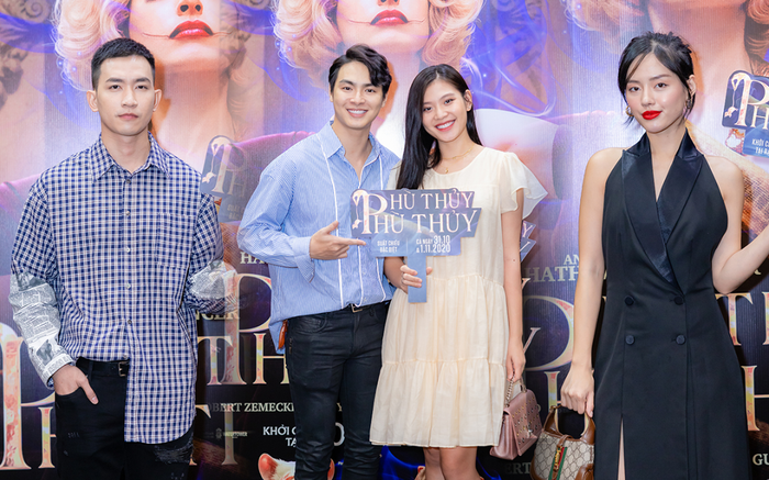 Võ Cảnh điển trai, Chúng Huyền Thanh được ông xã tháp tùng đến dự họp báo ra mắt phim 'The Witches' Ảnh 2