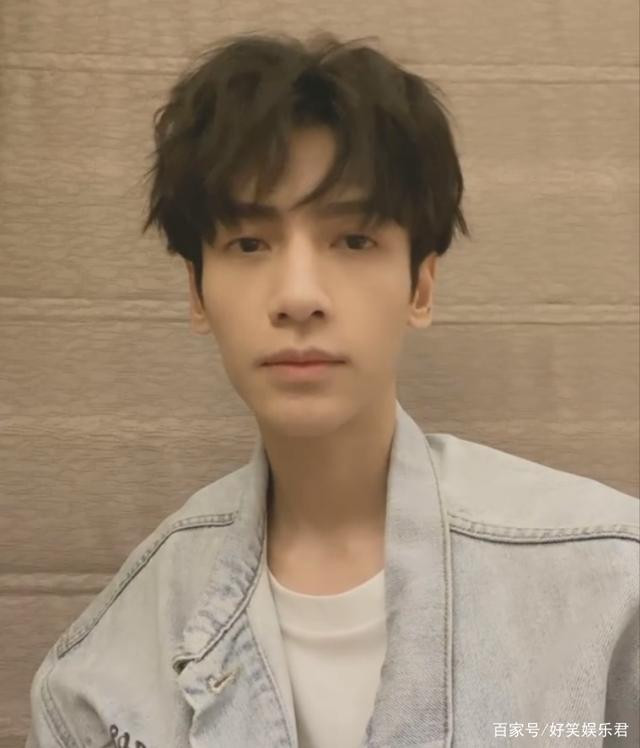 La Vân Hi 'tươi xanh' hay lộ khuyết điểm trên gương mặt trong loạt ảnh cắt từ livestream? Ảnh 7