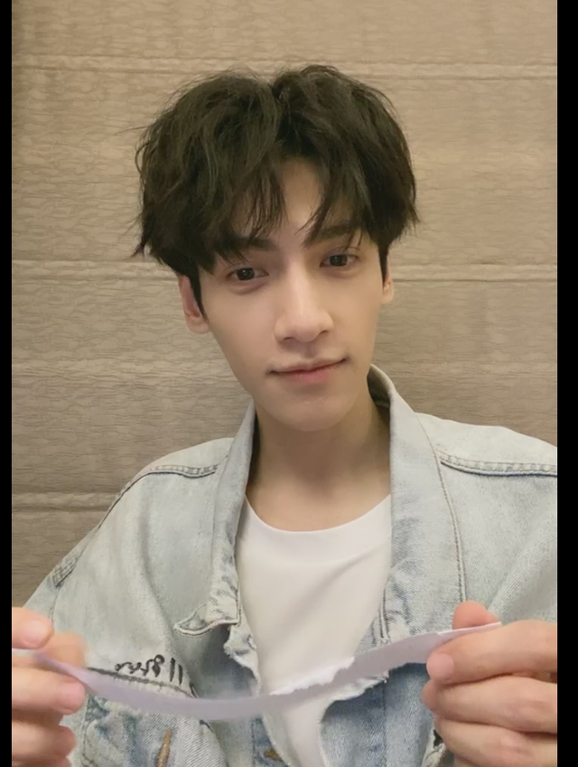 La Vân Hi 'tươi xanh' hay lộ khuyết điểm trên gương mặt trong loạt ảnh cắt từ livestream? Ảnh 8