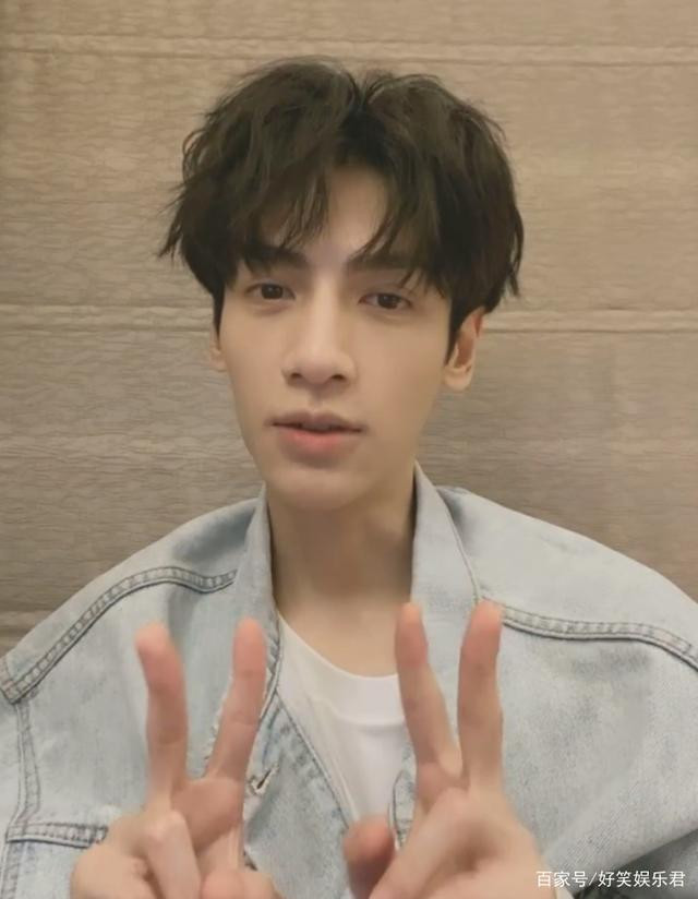 La Vân Hi 'tươi xanh' hay lộ khuyết điểm trên gương mặt trong loạt ảnh cắt từ livestream? Ảnh 10