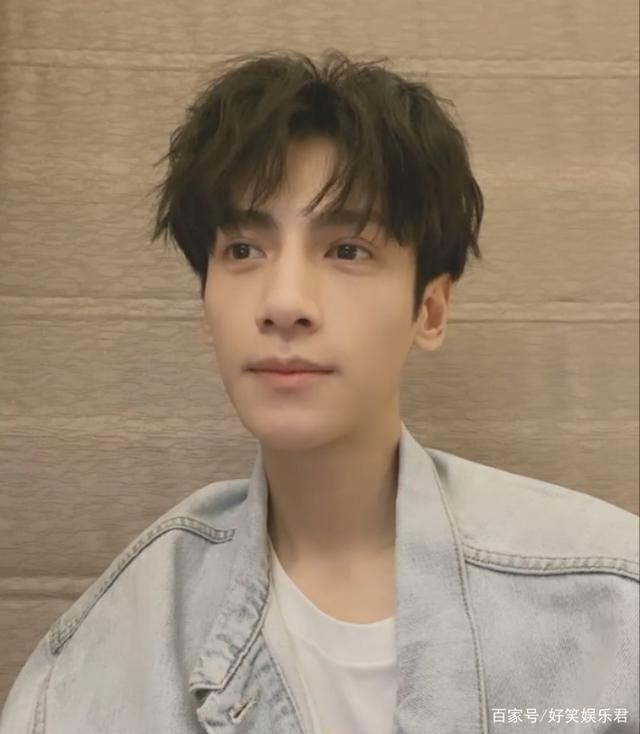 La Vân Hi 'tươi xanh' hay lộ khuyết điểm trên gương mặt trong loạt ảnh cắt từ livestream? Ảnh 11