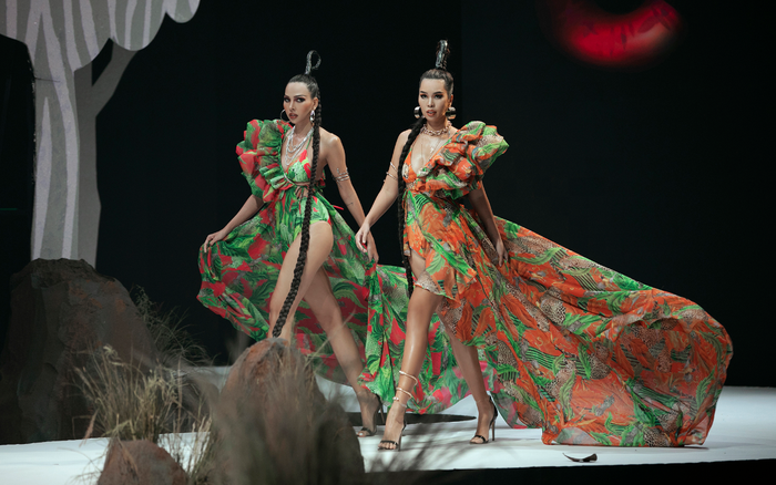 Siêu mẫu Hà Anh diện bikini bốc lửa, catwalk chặt chém cùng Minh Triệu trên sàn diễn Ảnh 2