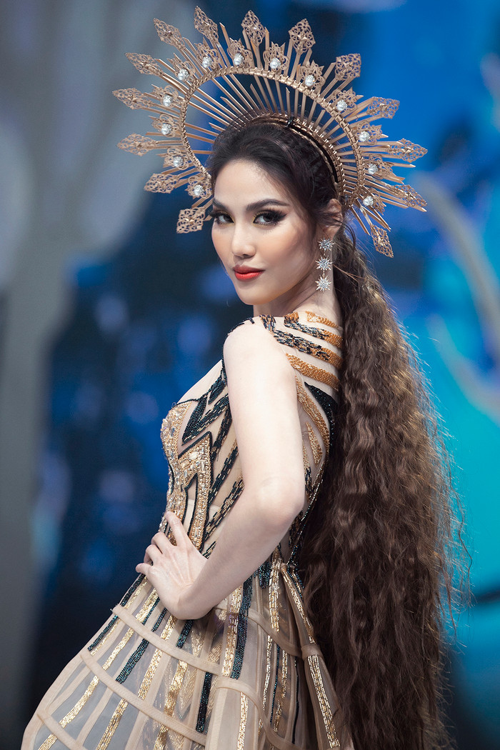 Hoa hậu Khánh Vân mang sừng hươu, Lan Khuê hóa nữ thần cùng nhau quét sạch sàn diễn Ảnh 6