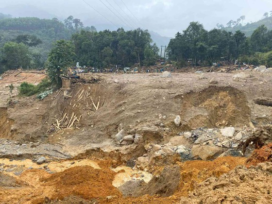 Hiện trường vụ sạt lở tại xã Trà Leng (Quảng Nam). Ảnh: SGGP