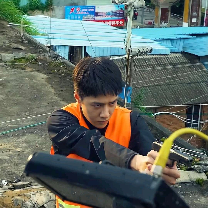 Vương Nhất Bác mạnh mẽ trong cảnh đánh nhau trong bùn đất nhưng lại có lúc yếu đuối như thế Ảnh 11