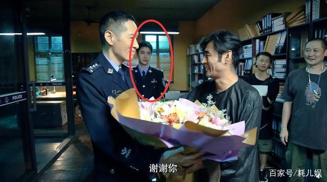 Vương Nhất Bác mạnh mẽ trong cảnh đánh nhau trong bùn đất nhưng lại có lúc yếu đuối như thế Ảnh 18