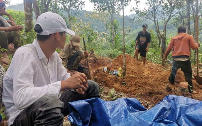 Xót lòng những ngôi mộ đắp vội, người xấu số không có nổi 1 cỗ quan tài Ảnh 2