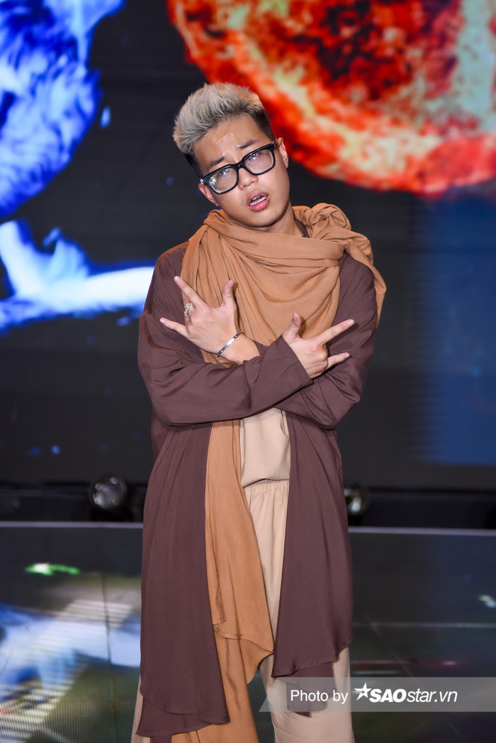 RichChoi tập tành làm VJ 'tra khảo' bạn gái tin đồn Trang Moon Ảnh 15