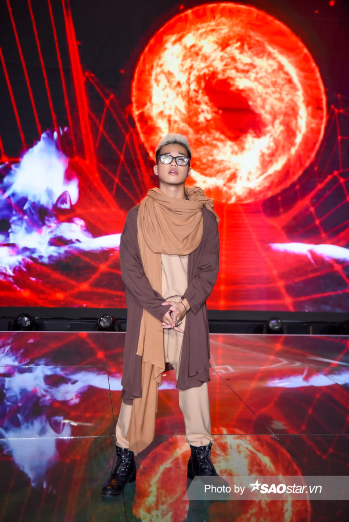 RichChoi tập tành làm VJ 'tra khảo' bạn gái tin đồn Trang Moon Ảnh 12