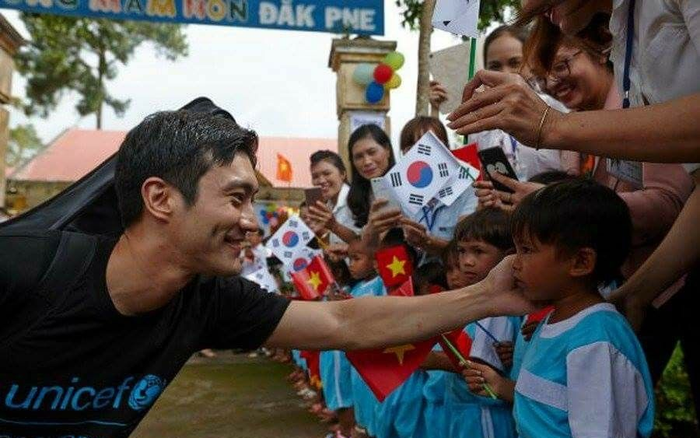 Choi Siwon (SuJu) cầu cứu, kêu gọi giúp đỡ hàng triệu đồng bào miền Trung - Việt Nam sau cơn bão số 9 Ảnh 2