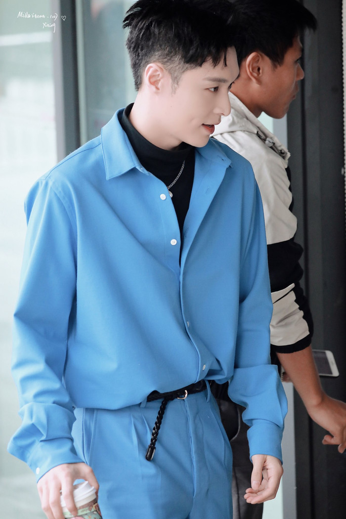 Trương Nghệ Hưng, Chu Nhất Long: Cùng kiểu áo nhưng người đẹp trai đến lạ lùng, kẻ như ông chú lớn tuổi Ảnh 21