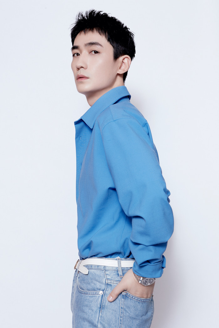 Trương Nghệ Hưng, Chu Nhất Long: Cùng kiểu áo nhưng người đẹp trai đến lạ lùng, kẻ như ông chú lớn tuổi Ảnh 18