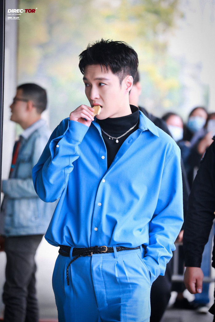 Trương Nghệ Hưng, Chu Nhất Long: Cùng kiểu áo nhưng người đẹp trai đến lạ lùng, kẻ như ông chú lớn tuổi Ảnh 19