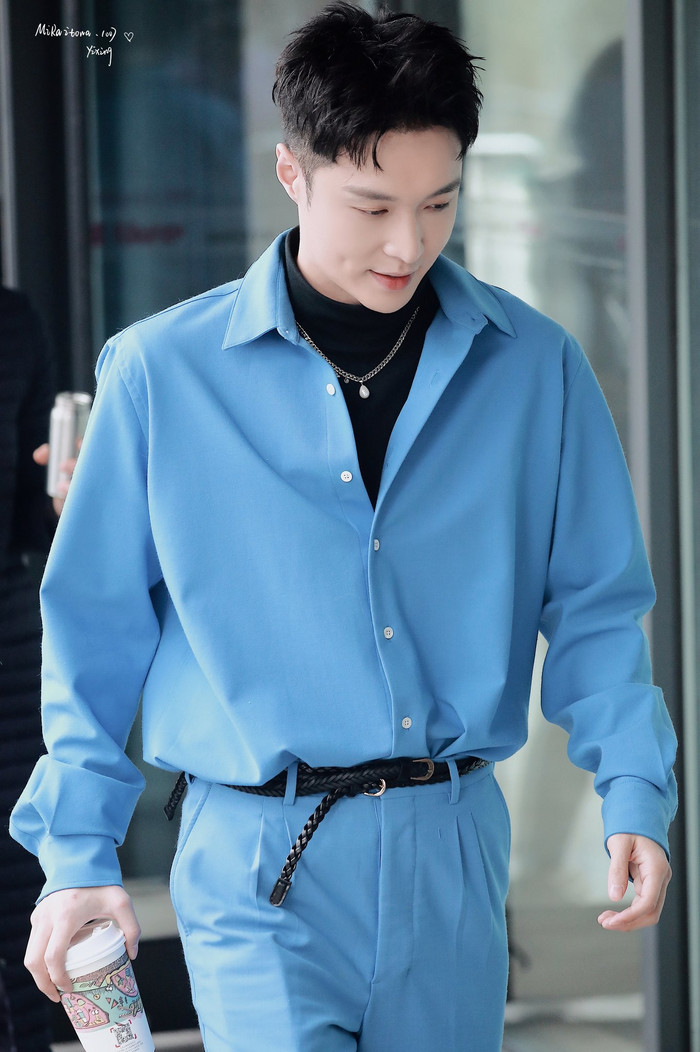 Trương Nghệ Hưng, Chu Nhất Long: Cùng kiểu áo nhưng người đẹp trai đến lạ lùng, kẻ như ông chú lớn tuổi Ảnh 20