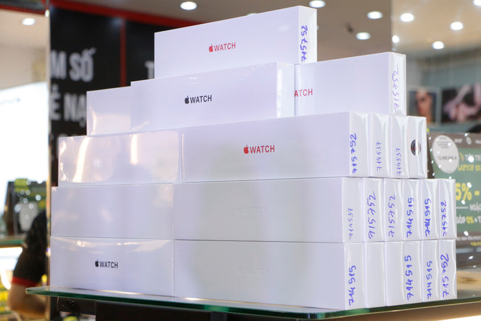 Những chiếc đồng hồ đầu tiên chuẩn bị tới tay người dùng.