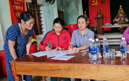 Lý giải bất ngờ của trưởng thôn về việc thu lại tiền ca sĩ Thuỷ Tiên cứu trợ người dân Ảnh 2