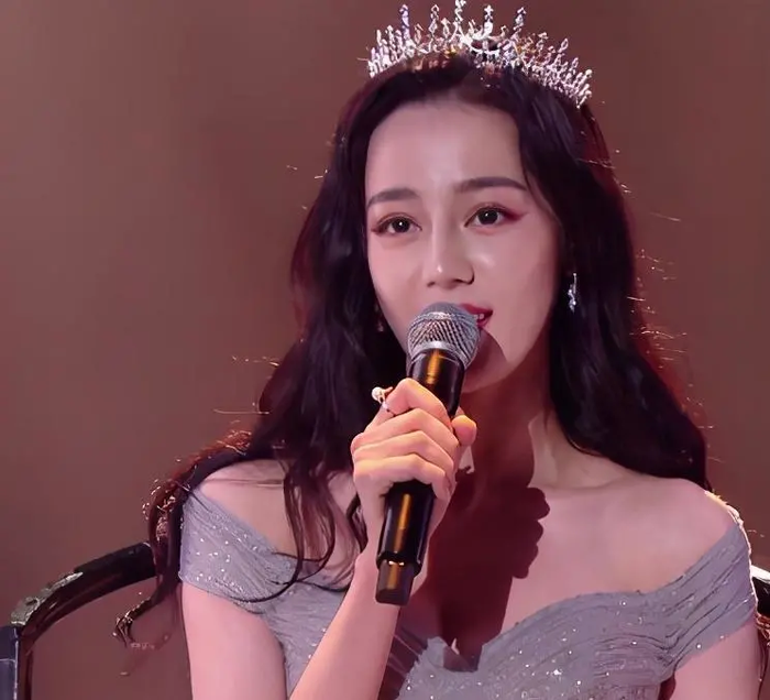 Nhan sắc thực sự không qua chỉnh sửa của Địch Lệ Nhiệt Ba lại trở nên na ná giống Dương Mịch Ảnh 2