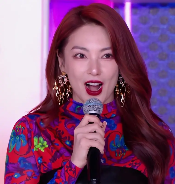 Nhan sắc thực sự không qua chỉnh sửa của Địch Lệ Nhiệt Ba lại trở nên na ná giống Dương Mịch Ảnh 12