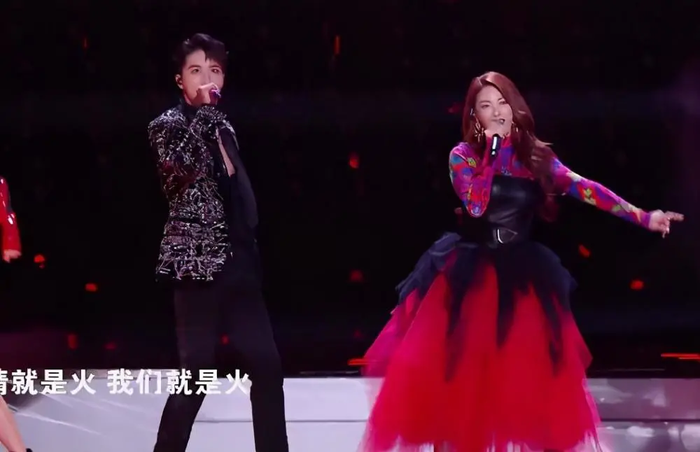 Nhan sắc thực sự không qua chỉnh sửa của Địch Lệ Nhiệt Ba lại trở nên na ná giống Dương Mịch Ảnh 13