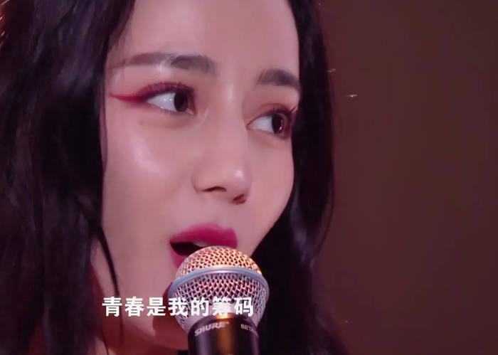 Nhan sắc thực sự không qua chỉnh sửa của Địch Lệ Nhiệt Ba lại trở nên na ná giống Dương Mịch Ảnh 4