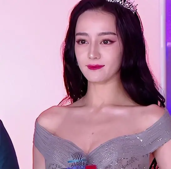 Nhan sắc thực sự không qua chỉnh sửa của Địch Lệ Nhiệt Ba lại trở nên na ná giống Dương Mịch Ảnh 5