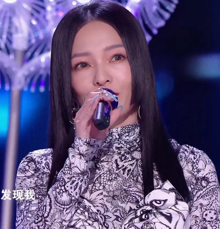 Nhan sắc thực sự không qua chỉnh sửa của Địch Lệ Nhiệt Ba lại trở nên na ná giống Dương Mịch Ảnh 10