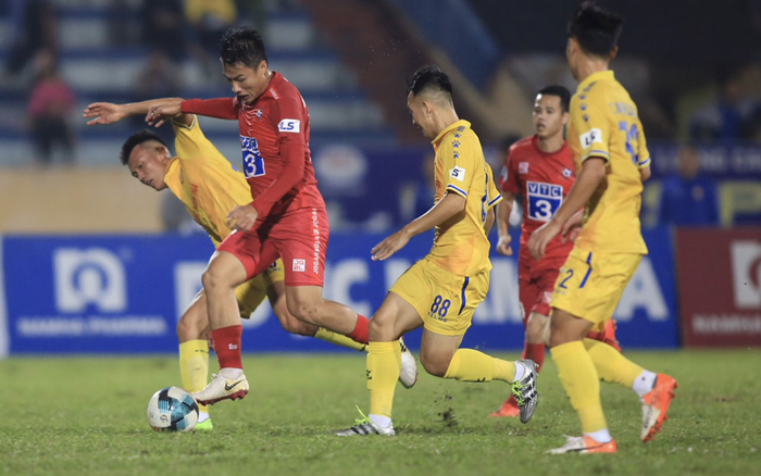 Nam Định tranh trụ hạng với Quảng Nam: Vì sao sợ tác động bên ngoài? Ảnh 2