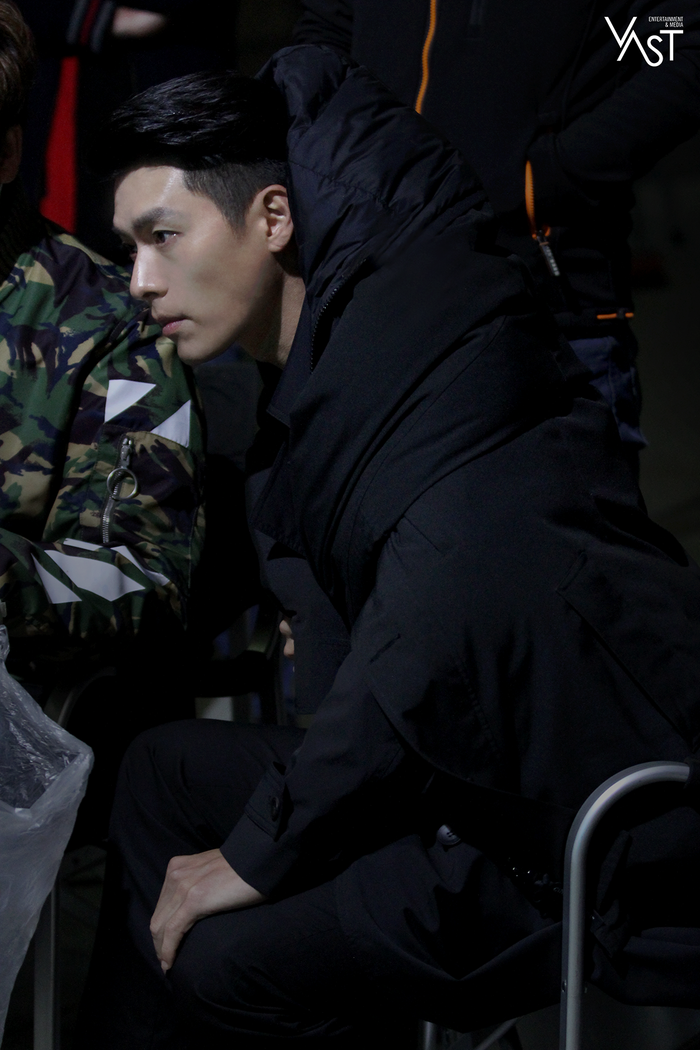 Hyun Bin đẹp đến mức nào mà khiến Son Ye Jin mê mẩn Ảnh 36