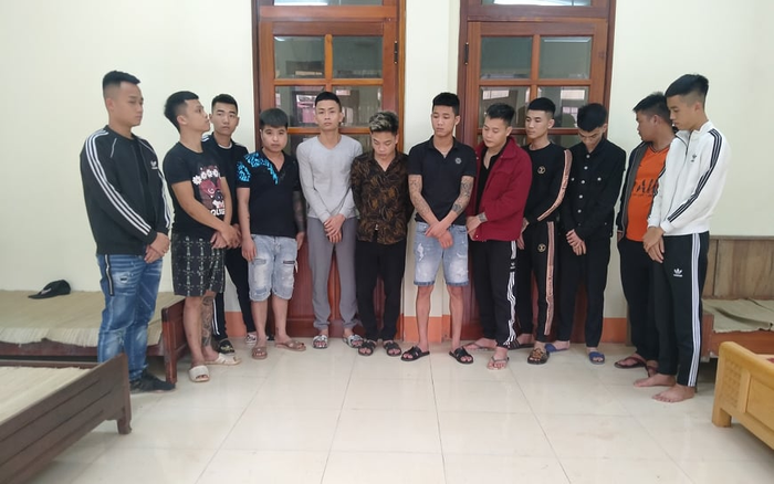 Mâu thuẫn trong việc chăn dắt gái phục vụ quán karaoke, hai nhóm đối tượng mang theo dao phớ hỗn chiến Ảnh 2