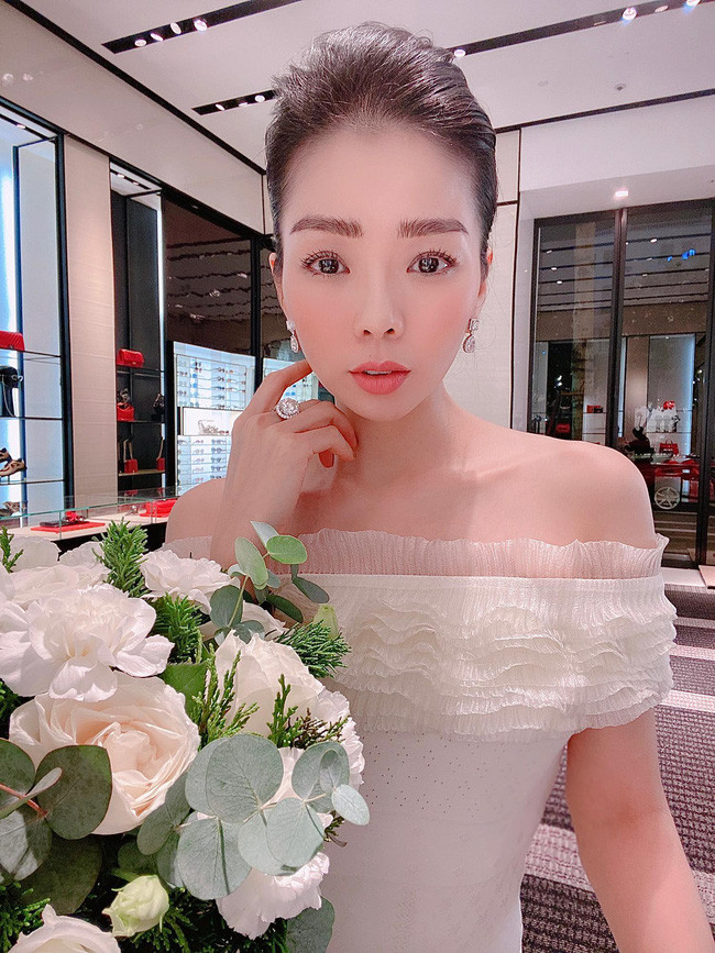 Lệ Quyên lên tiếng sau khi bị bắt gặp được bạn trai tin đồn hộ tống đi diễn hậu xác nhận ly hôn