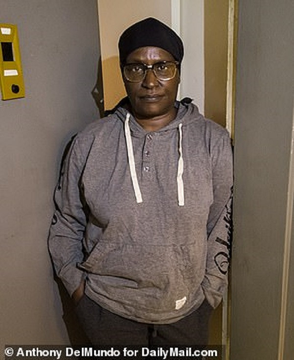 Bà Cindy White, mẹ của anh Shoulders.