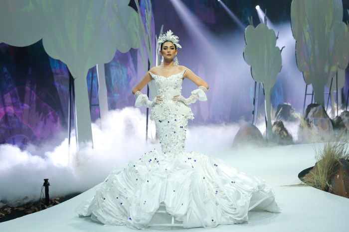 Hóa nữ thần lộng lẫy, Võ Hoàng Yến xuất sắc làm vedette 2 show trong một đêm Ảnh 5