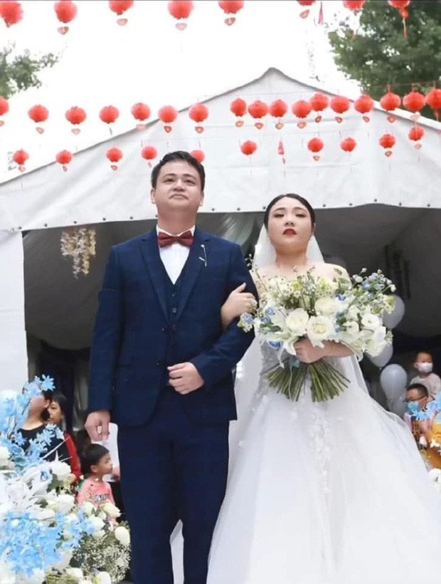 Vớ phải thợ chụp ảnh là 'tình cũ' của cô dâu, hai vợ chồng 'khóc thét' khi nhìn ảnh cưới Ảnh 7