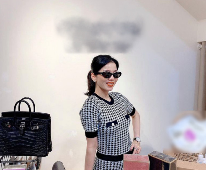 Nghi vấn hẹn hò giữa cặp đôi chị em tiếp tục được dấy lên khi Lệ Quyên và Lâm Bảo Châu nhiều lần bị phát hiện check-in tại một địa điểm giống nhau