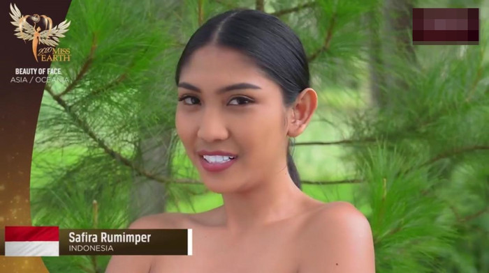 Nụ cười gượng gạo của Safira Rumimper - Đại diện đến từ quốc đảo Indonesia. 