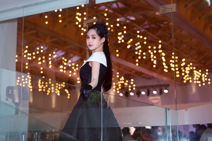 Người đẹp chọn cho mình phong cách cổ điển như gái Phương Tây thập niên xưa 
