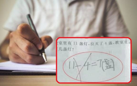 Đáp án '11 - 4 = 7' bị gạch bỏ và chấm sai, phụ huynh quyết truy ra lẽ và lời giải thích của giáo viên Ảnh 2