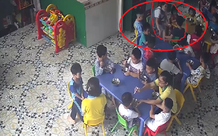 Clip: Cô giáo mầm non đánh, cắn học trò trong giờ ăn gây bức xúc Ảnh 2