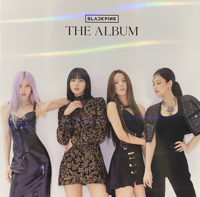 Được biết, full album chính thức đầu tiên của Blackpink đã bán được khoảng 871,355 bản tại Hàn Quốc và 319,300 bản tại Mỹ và châu Âu.