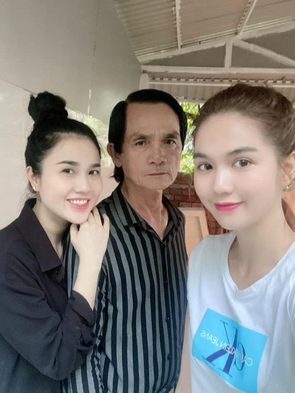 Ba của người đẹp vừa trải qua ca phẫu thuật cách đây không lâu