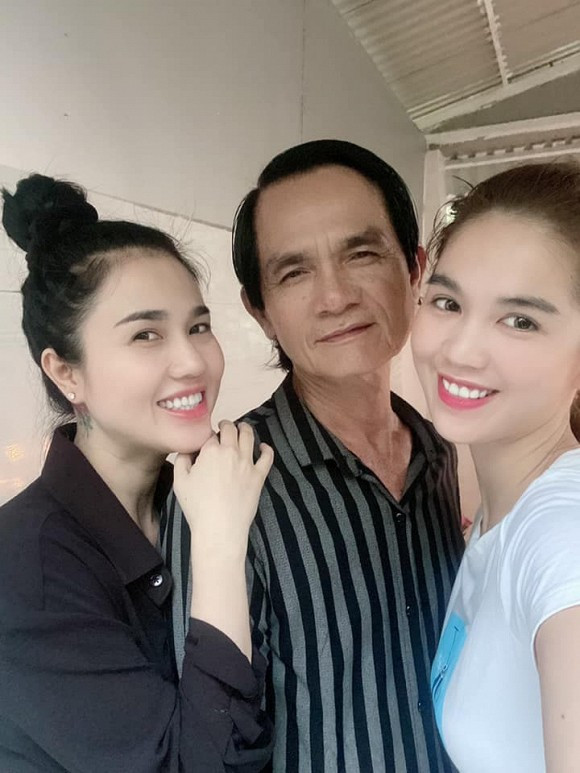 Nhìn hình ảnh chụp chung cùng con gái có thể thấy ba Bảy Tòng của Ngọc Trinh đã hồi phục sức khỏe cũng như thần sắc 
