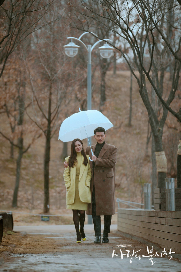 Phim của Jisoo (Blackpink) - Jung Hae In có nguy cơ bị tẩy chay vì giống 'Hạ cánh nơi anh' Son Ye Jin Ảnh 11