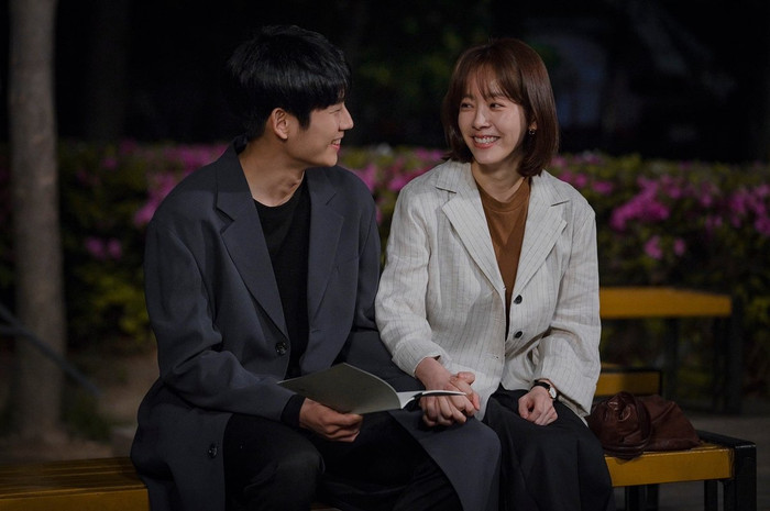 Phim của Jisoo (Blackpink) - Jung Hae In có nguy cơ bị tẩy chay vì giống 'Hạ cánh nơi anh' Son Ye Jin Ảnh 6