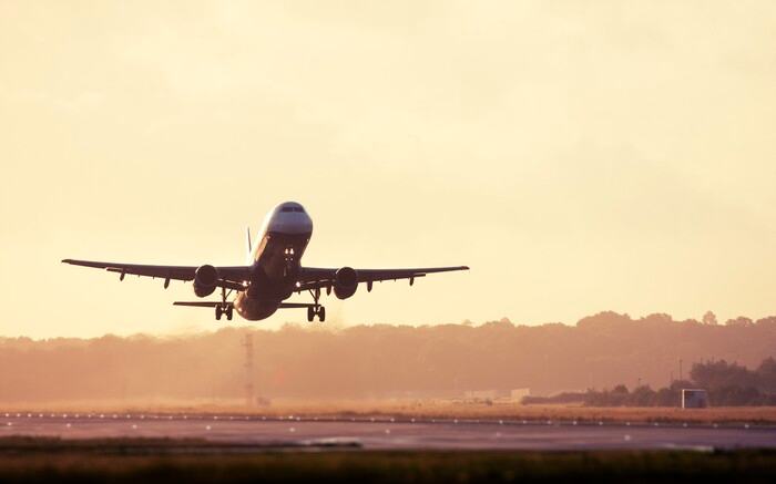 Vì sao lại xuất hiện cảm giác đau tai khó chịu mỗi khi đi máy bay? Ảnh 2