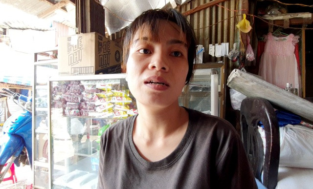 Chị Thảo kể lại vụ việc. Ảnh: Dân Trí